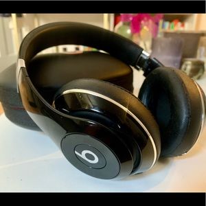 BEATS Studio2 Wireless Noise-Cancelling Headphones